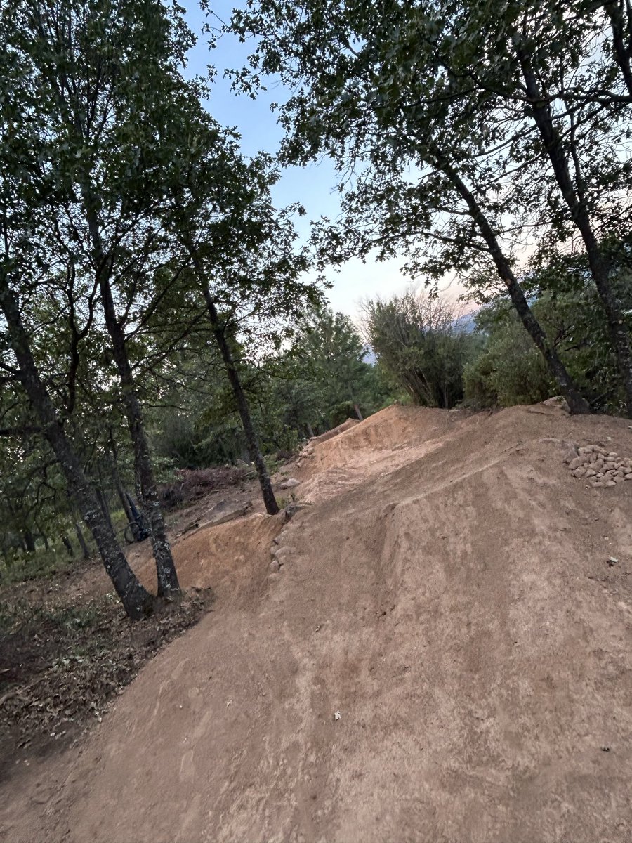 TwoWheeledChef's tweet photo. Another great morning of trail work. Making jump lines happen #MountShasta #BMX #MTB https://t.co/tw14DbVagG