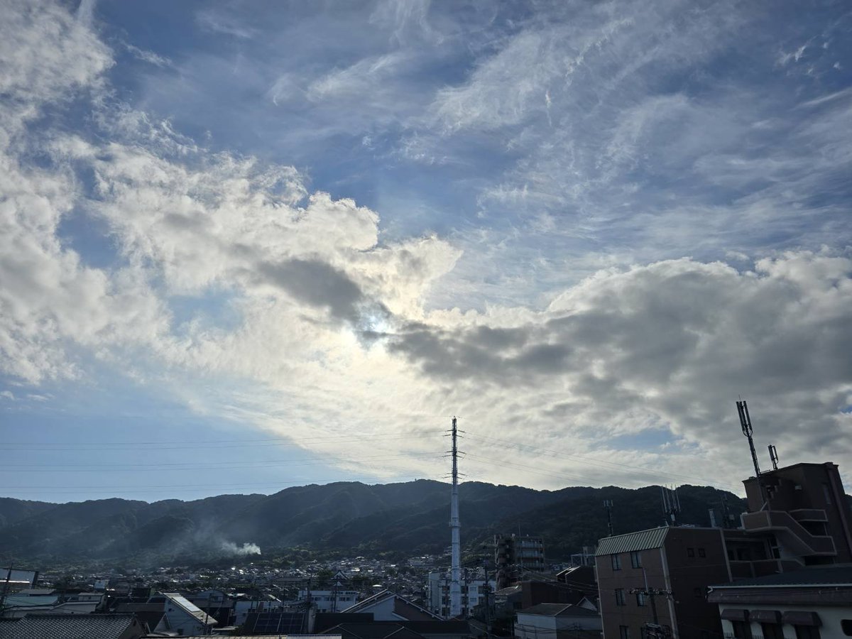 BDC3196's tweet photo. おはようございます！
本日も営業開始します
連日朝と夕方は涼しい日が続きますが日中は気温や湿度も高くなりますので引き続き体調などには気をつけてお過ごしください
今日も１日がんばっていきましょう！

#自転車屋
#車いす
#今日の天気 https://t.co/dpOHKHW0zC