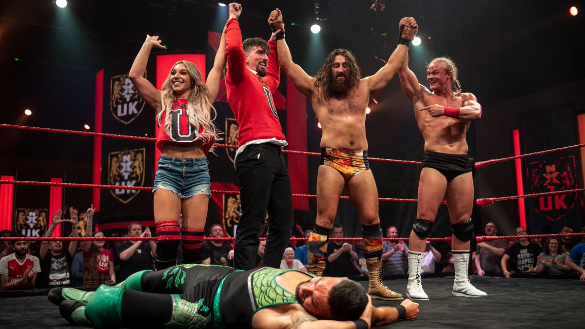 NXTUK_Legacy's tweet photo. Aug. 18, 2022:
At BT Sport Studios, @EddieDennis1986 scolding of @SaxonHuxleyUK following their loss to #ChaseU's @AndreChaseWWE & @bradybooker_ resulted in the former Headmaster getting Chokeslam Powerbombed by SAX. #NXTUK
๐ธ WWE https://t.co/hu9r1YmcqU