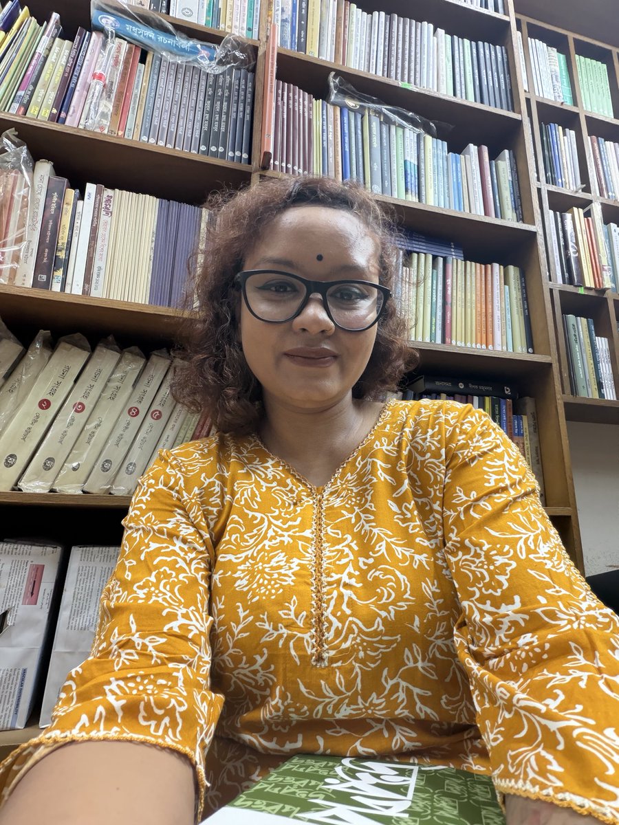 falgunidas80's tweet photo. Book lover🦋 https://t.co/vDYz1kSImO