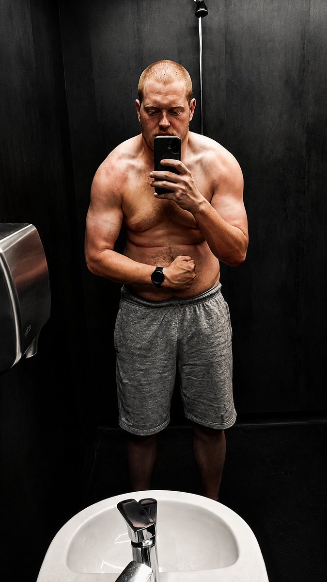 JamesIsBored03's tweet photo. Feel like i look a lil fatter today but oh well https://t.co/R4kSahXKSs