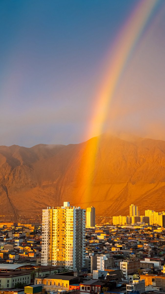 IdrisBroquet's tweet photo. Después de días difíciles, con #lluvias  que han golpeado con fuerza nuestra cuidad y al norte de #Chile, hoy #Iquique nos regaló esta postal. 🌈 https://t.co/nJLGgm4llb