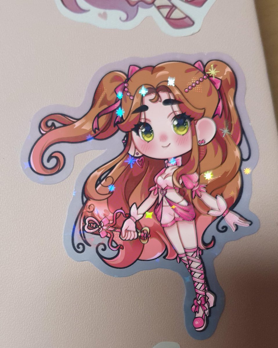 MsBellerie's tweet photo. Feelin' a bit under the weather ( ;´ - `;) 
but here is a chibi I made months ago for my friend's birthday of her OC — been so long she even got to make it into a holographic sticker ! ദ്ദി ( ᵔ ᗜ ᵔ ) https://t.co/yYNif67qI7