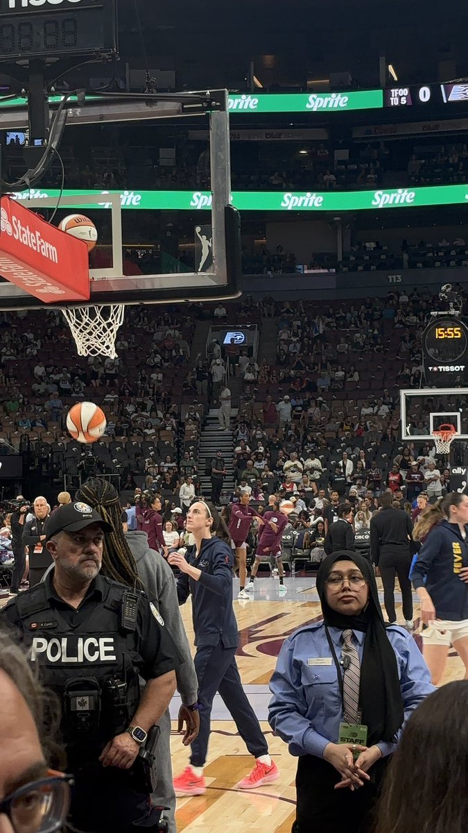 sweettfortune's tweet photo. can’t believe she out here in toronto https://t.co/r4dyN2GBBk