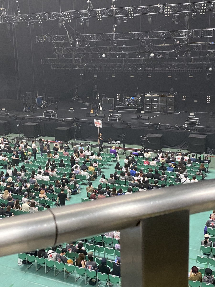 ebechan918's tweet photo. 昨日は久しぶりの日本武道館でのライブ。A席2階だったけど私的には最高のロケーションでした。多くの方も絶賛していますが、とにかく曲に合わせての照明が本当に素晴らしかったです！あんなライティングのライブは初めてかも✨素晴らしいステージありがとうございました🙏🏻🙏🏻🙏🏻
#八十八ヶ所巡礼 https://t.co/ZAnin0ee41