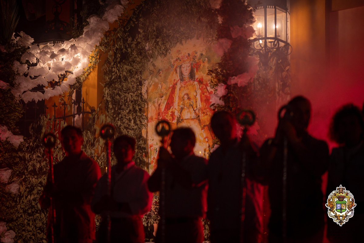 hdadmatrizrocio's tweet photo. El eco de los misterios del Rosario inunda en estos momentos el entorno del Santuario.

#RocíoChico26 https://t.co/uMCF9o9tqM