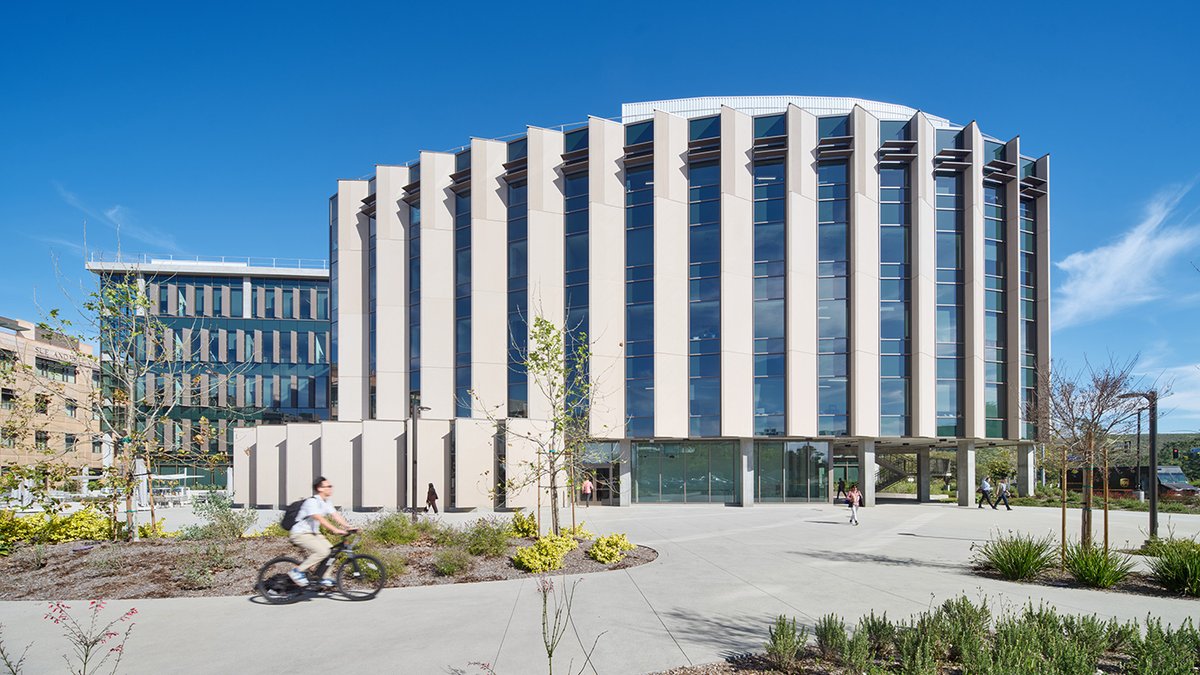 LMNArchitects's tweet photo. The Falling Leaves Foundation Medical Innovation Building designed by LMN brings researchers together across 3 interconnected zones designed for discovery, collaboration, and science. More than a research facility, it is a catalyst for healthcare’s future: https://t.co/OcF25aOopb https://t.co/oBK46dPMiS
