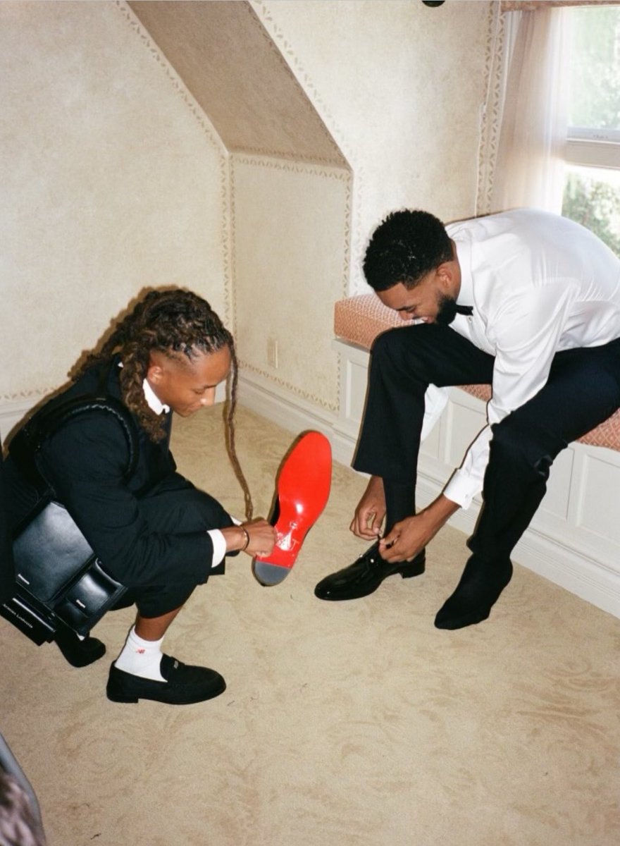 LegendaryLade's tweet photo. Jaden Smith made Karl Anthony Towns a custom pair of Size 20 Christian Louboutin shoes for his wedding to Jordyn Woods!🔥 https://t.co/sG7iMXXFv9