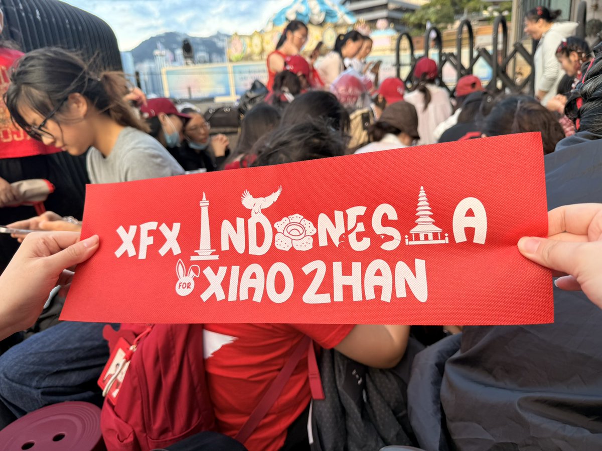 hiphipporeh's tweet photo. We will wait for our dearest #XiaoZhan in Hong Kong. 加油！🥰❤️ https://t.co/QCmDgSOG2H