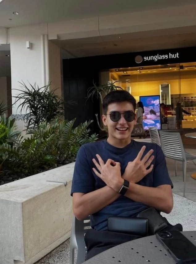 superclois's tweet photo. ⵌ AU YAMAGIL ┈ QUESTION. . . .ᐣ

Donde Morita finge tener novio para que sus amigos dejen de molestarlo.

o

Donde Morita tiene que encontrar a un chico que quiera fingir ser su novio para la boda de sus amigos. https://t.co/PipBWCDNq1