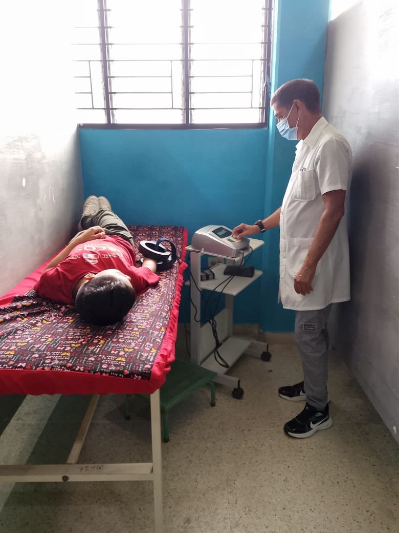 Bmcbarinas's tweet photo. 🇨🇺🇻🇪 Brigada Médica Cubana del Centro Diagnoʻstico Integral Martin Ramón Sánchez sector Guanapa Estado Barinas.
Labor diaria de nuestros profesionales.
#100AñosConFidel
#CubaPorLaVida
🇨🇺🇻🇪 https://t.co/Muz0MAH6RZ