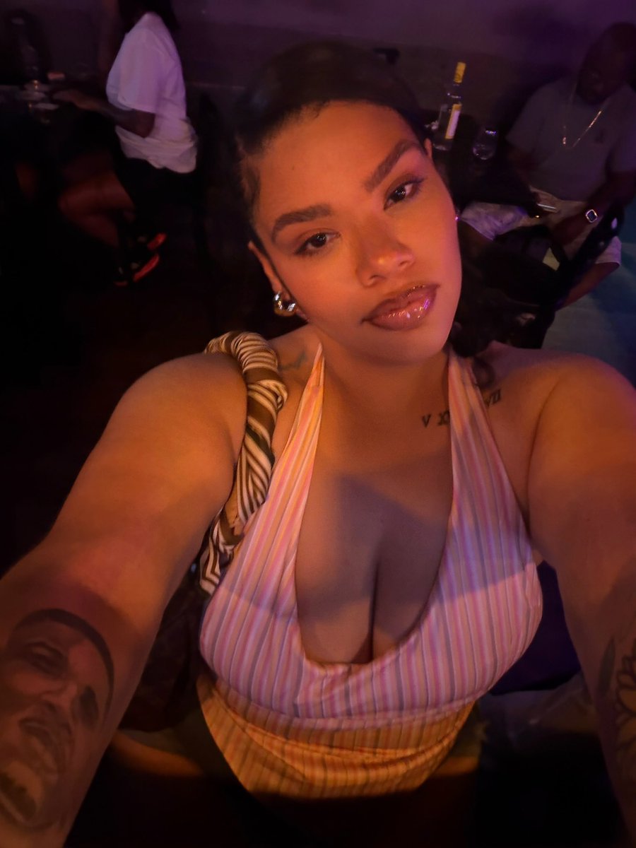 ceesade_'s tweet photo. take me out this clubbbb i wanna come home w you https://t.co/UpAfExg6gS