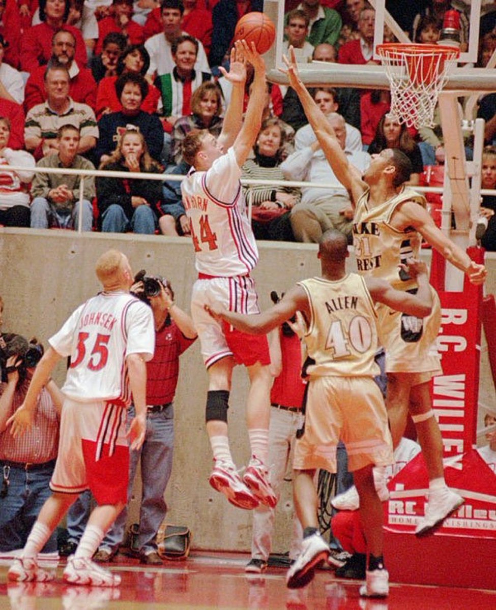 CollegeHoops's tweet photo. Keith Van Horn shoots over Tim Duncan during a 1996 Utah-Wake Forest game https://t.co/3y11uyLh5G