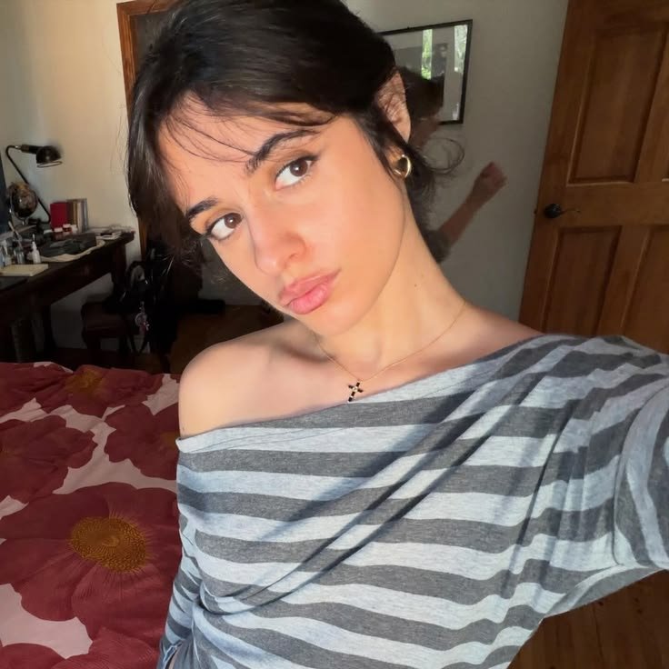 jayzpedo's tweet photo. @popxshop @friedricedaily the fact that you need to look up photos from 4 years ago and when she's distracted, you're pathetic https://t.co/COp2mqThgi
