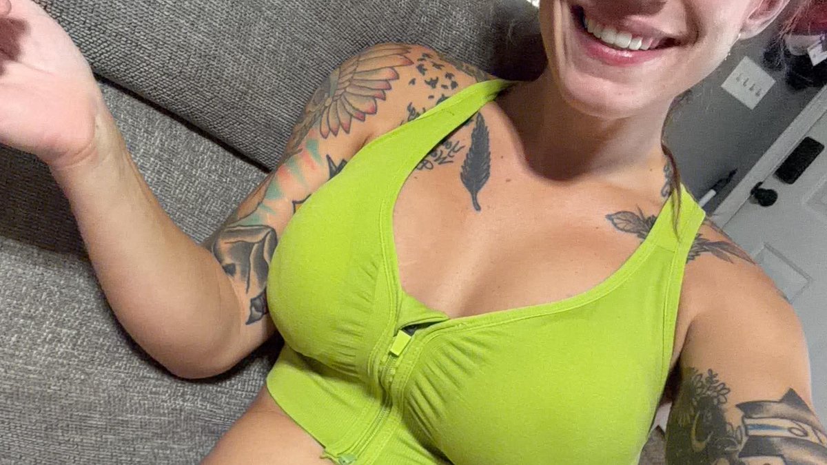 lostlyfestyle's tweet photo. Day #5 post surgery 😜 
They are SORE, bruised &amp; going back to work today probably was not the move, BUT we’re doing some red light therapy before dinner &amp;&amp; seeing the surgeon in the morning 🤞🏻 

Like this post if you would want to see the raw footage of this process!? https://t.co/qxtLCla7Dh