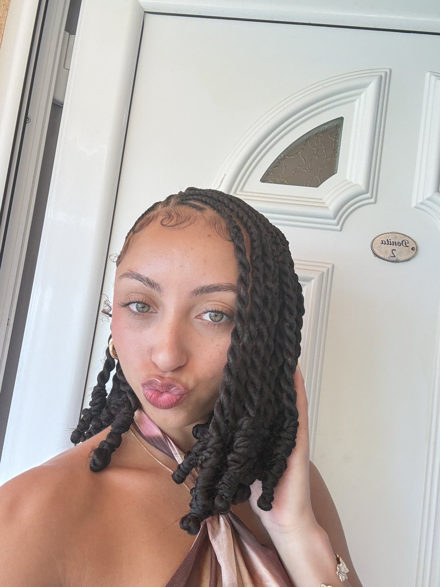 Angell_eyesss's tweet photo. 👽👽 only 2% of the world’s population has green eyes ✨ https://t.co/FplVtwu3ER