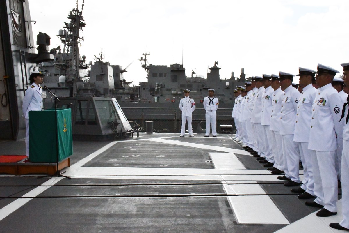 JMSDF_SUF's tweet photo. 8月7日、「いかづち」艦長が、龍相1佐から久原2佐へ交代しました。
これまでの精強さを引き継ぎつつ、新艦長のもと乗員の力を最大限に発揮し、任務に邁進してまいります。
今後とも「いかづち」をよろしくお願いいたします！

#いかづち #水上艦隊 https://t.co/TMdtnlFTC1