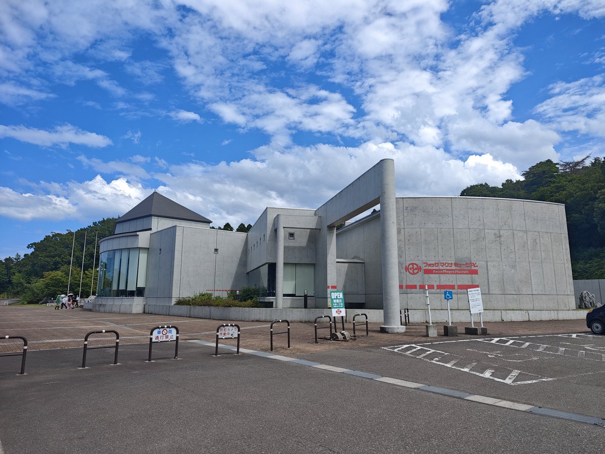 II_yuYU_II's tweet photo. お盆に出かけた糸魚川のヒスイ海岸とフォッサマグナミュージアム
もちろんヒスイは見つからなかったけど良かったですよ
ミュージアムは、日本の成り立ちや鉱石の展示がとても良かった。
お土産に買ったヒスイが何でか蛍光してラッキー https://t.co/0BuVZ5hoxv