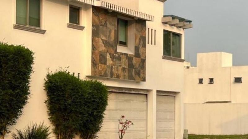 jorgegogdl's tweet photo. Esta es la casa que @rocionahle  habría comprado en 2019 por 2 millones de pesos y después "vendió" en 9.5 MDP el año pasado. Se trata de una casa en el Country de Tabasco, registrada en la notaría de @adan_augusto pero el recibo de la CFE aún sale a nombre de Nahle. https://t.co/H1vye77SlZ
