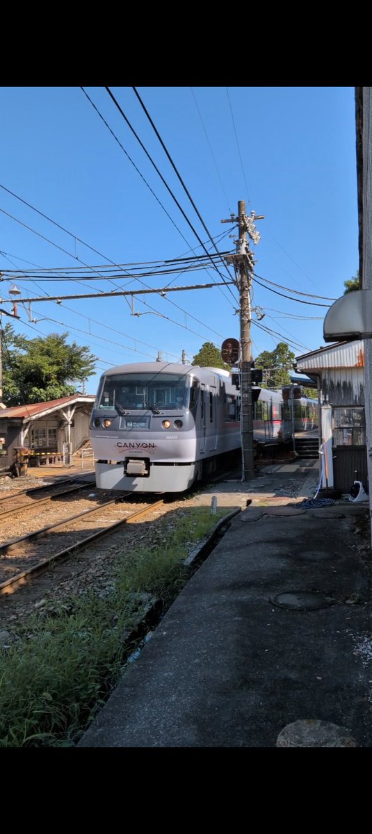 timetable2026's tweet photo. 富山地方鉄道立山線　岩峅寺駅　311レ　キャニオンエキスプレス号 https://t.co/M0KcqqfaYY
