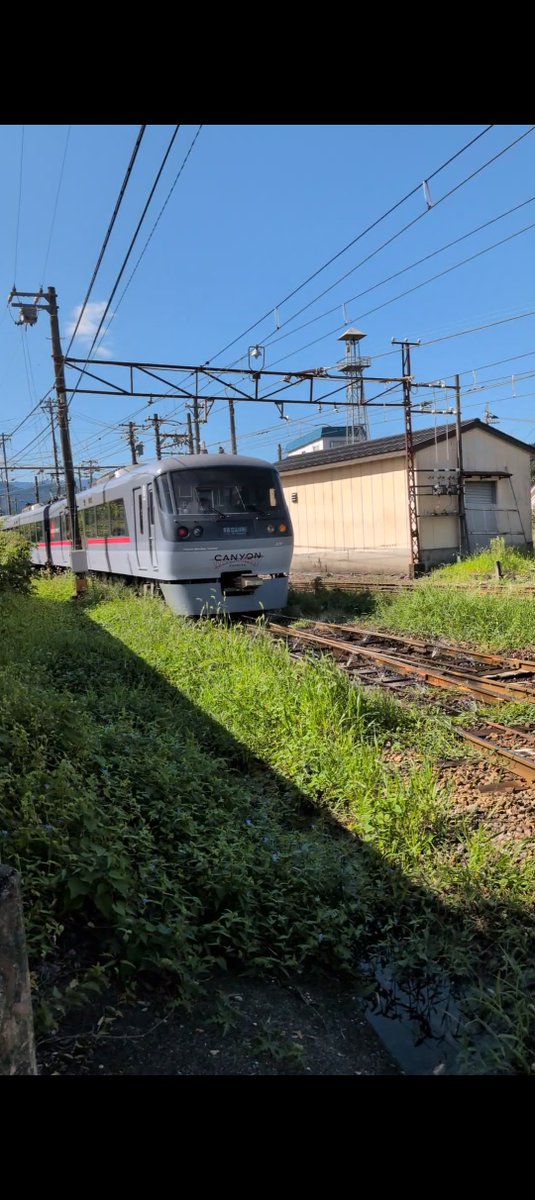 timetable2026's tweet photo. 富山地方鉄道立山線　岩峅寺駅　311レ　キャニオンエキスプレス号 https://t.co/M0KcqqfaYY