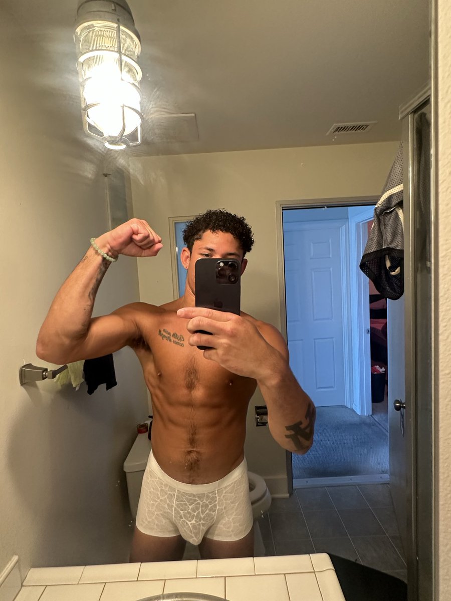 Itsaxelhouston's tweet photo. Caught me checking myself out… wanna help? 👀😈   Link in bio 

@ItsJeffsBoys 

#gay #gaytwitter #mlm #relatable https://t.co/xP4pc50h7F