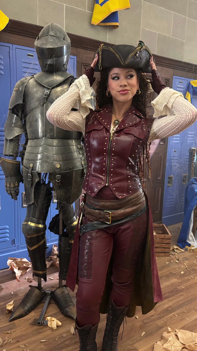 hatterzip's tweet photo. ALL HAIL CAPTAIN HAZEL HOOK https://t.co/4eh2nwDaU9