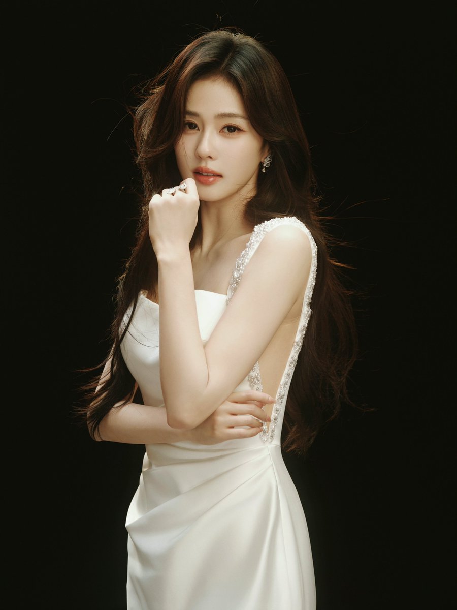 lurong_India's tweet photo. ✨️ BaiLu Studio Update ✨️

The starlight falls, clear and gentle, weaving a pure white romantic dream🤍 #BaiLu Happy Qixi Festival~ 
(1/2) https://t.co/EhL460VKO2