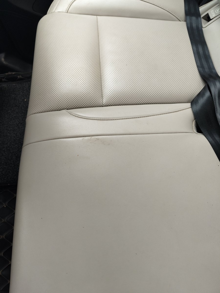 maverick9684's tweet photo. @18002096006 No 1 contacted. Vehicle handed over after48 hours. For your reference the quality of cleanliness after work is attached as pictures. https://t.co/MydvPjHhy3