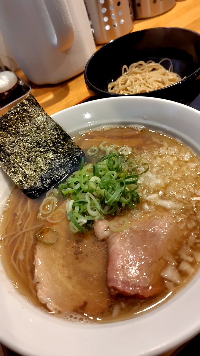 Tsuchida1965M's tweet photo. 麺屋 隆志 🍜 煮干ラーメン、替え玉ハーフ 😋😋😋 旨し‼️
煮干強者のインスパイアです✨優しくも煮干感が良い感じの1杯で、美味しかった☆☆☆ごちそう様でした⭐️ https://t.co/cYpbapTXYy