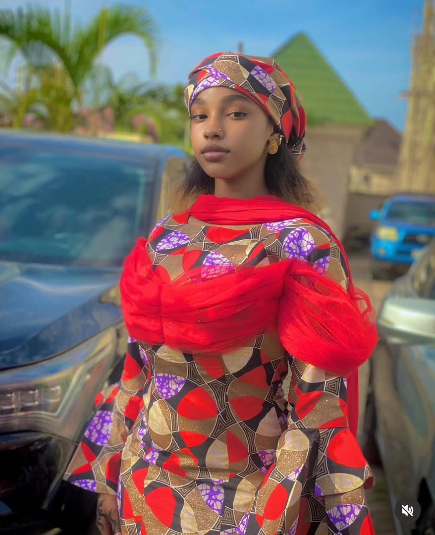 __Zainab_'s tweet photo. I'm Still single please can we exchange WhatsApp number??😭😭 https://t.co/uo3HiYJyI9