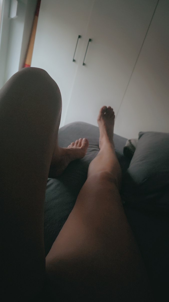 Yoursecret_27's tweet photo. Guten morgen😏🤭 wo bleibt mein kaffee? https://t.co/nM2grxTM6J
