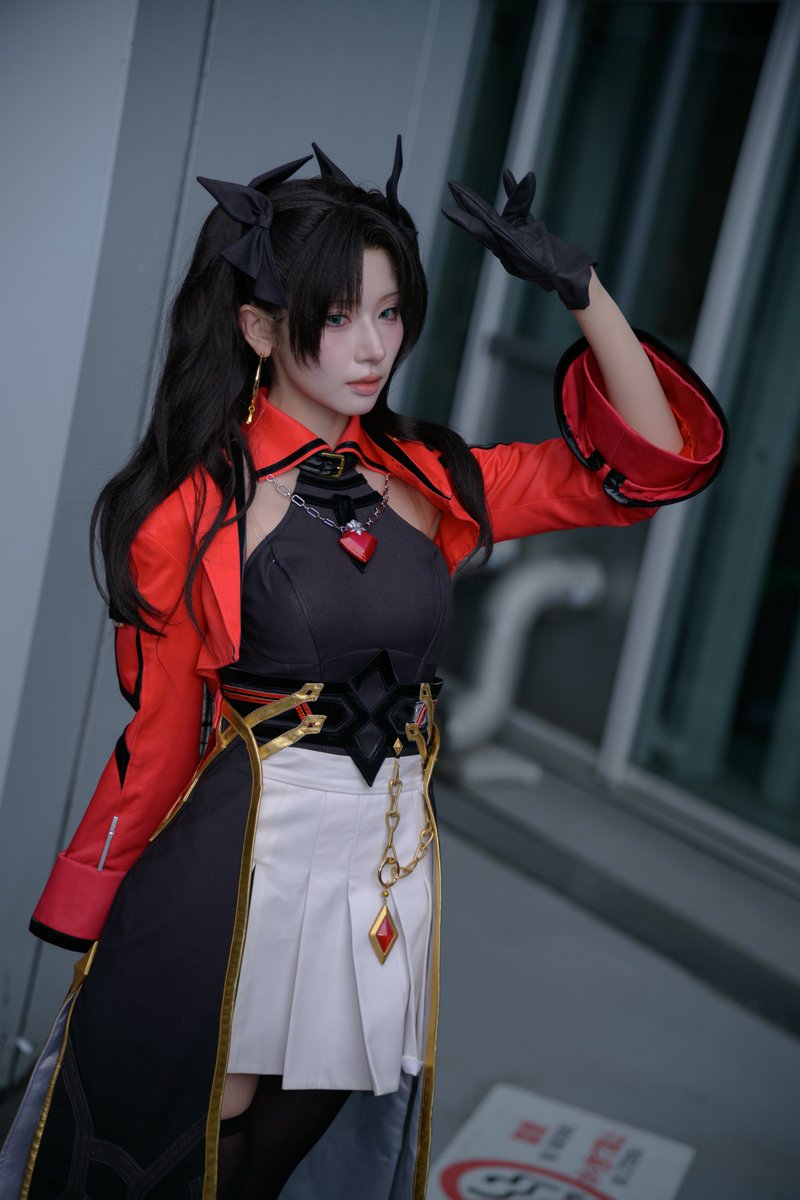 MioneRyu's tweet photo. 2026.08.15 C108

Character：遠坂 凛
Model：月海つくねさん( @XaiabP ）

急に雨が降っても撮影対応してくれてありがとうございました🥹
(4枚目)雨でどうしようを考えているつくねさん🥰

#C108 #C108コスプレ #スターレイルC108
#おつきみくらぶ https://t.co/LGe1xxQUrM