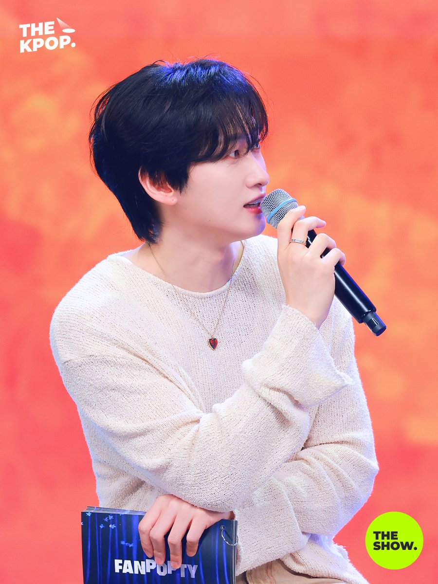 THEKPOP's tweet photo. [BEHIND PHOTO] FANPOPTY with KISS OF LIFE #팬팝티처 MC은혁 #EUNHYUK #은혁 #FANPOPTY #THESHOW #THEKPOP https://t.co/9gJaeScIqs