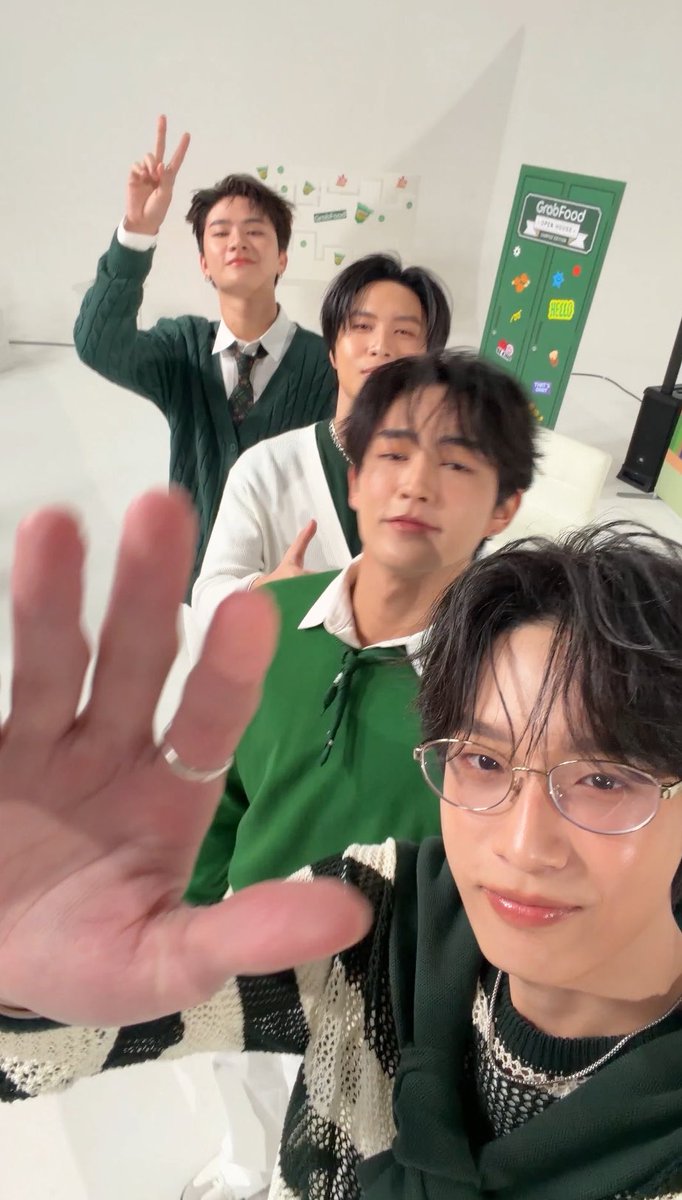 lulooyayaa's tweet photo. อร้ายย น่ารักก https://t.co/2ljaW7tE5z