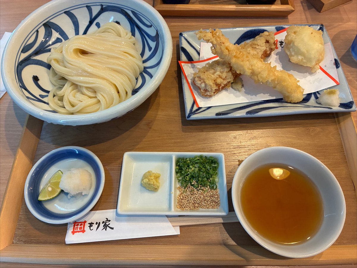 Stripe_re's tweet photo. ワンピースの正体は香川のうどん！
ロジャーが笑った理由は美味しすぎたから https://t.co/Pf1Mqf8yLf