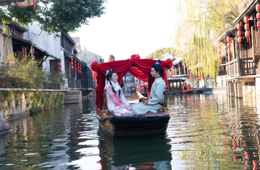 MeetXishan's tweet photo. 💫 Qixi is here — China's most romantic festival ✨
Legend has it: once a year, the Cowherd and the Weaver Girl reunite across the stars 🌌
This Qixi, Dangkou Ancient Town has prepared these moments for lovers:
🏮 Complete a real marriage registration by the river, with flowing water as your witness for life
🔒 A love lock on the old bridge, tying a wish to "never part" to Xishan
🛶 Sail into the night on a black-awning boat, lantern light lighting up every heartbeat along the way
The ancient town remembers every heartbeat. Xishan witnesses every meeting of love.
#QixiFestival #ChineseValentine #LoveInDangkou #WuxiTravel #JiangnanRomance