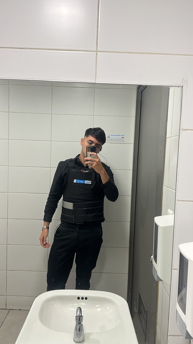 Benjanico_'s tweet photo. De cuando era guardia ajjaja https://t.co/Jiyi474UrS