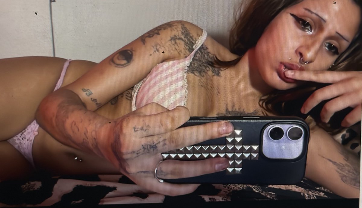 turnt_pixie's tweet photo. ur wallets mine btw https://t.co/Ssgxr3T0KU