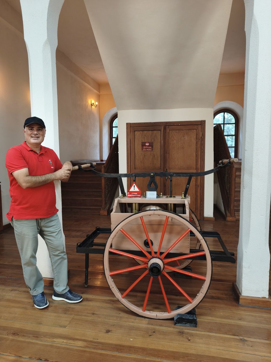 selimefe_58's tweet photo. Millî Mücadele Karargâhında Koyulhisar İzi: Sivas Atatürk ve Kongre Müzesi
​Sivas Atatürk ve Kongre Müzesi’nin girişine adım attığınızda sizleri karşılayan tarihi bir detay, 1984 yılında Koyulhisar Belediyesi tarafından müzeye bağışlanan tarihi yangın tulumbası, müzenin en gözde https://t.co/ORswOyGIR4