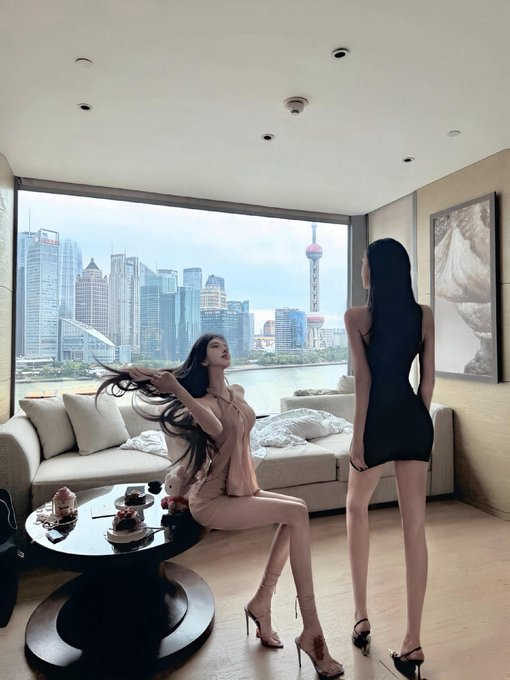 treythomas829's tweet photo. 今天来 #上海 看姐妹了,,,全程哦 ....姐妹一起，快乐双倍.... https://t.co/1FlCXm9e5A