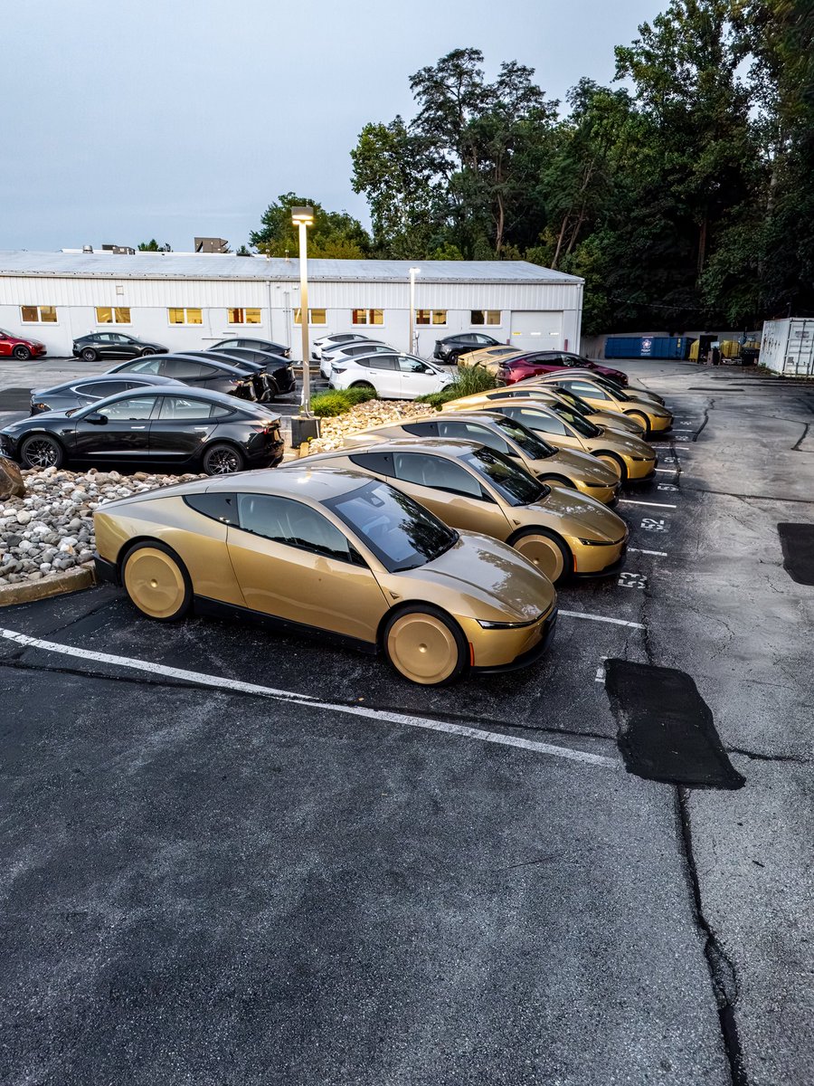 billykyle's tweet photo. Cybercab takes on Philly 👀

There was a fleet of 10 test vehicles at the Devon, PA service center. All of them had steering wheels, some had Florida plates. 

I never really understood the hype of spotting these until I actually saw one for myself in person. This car is sexy 🤤

S/o to @mikepat711 for the tip