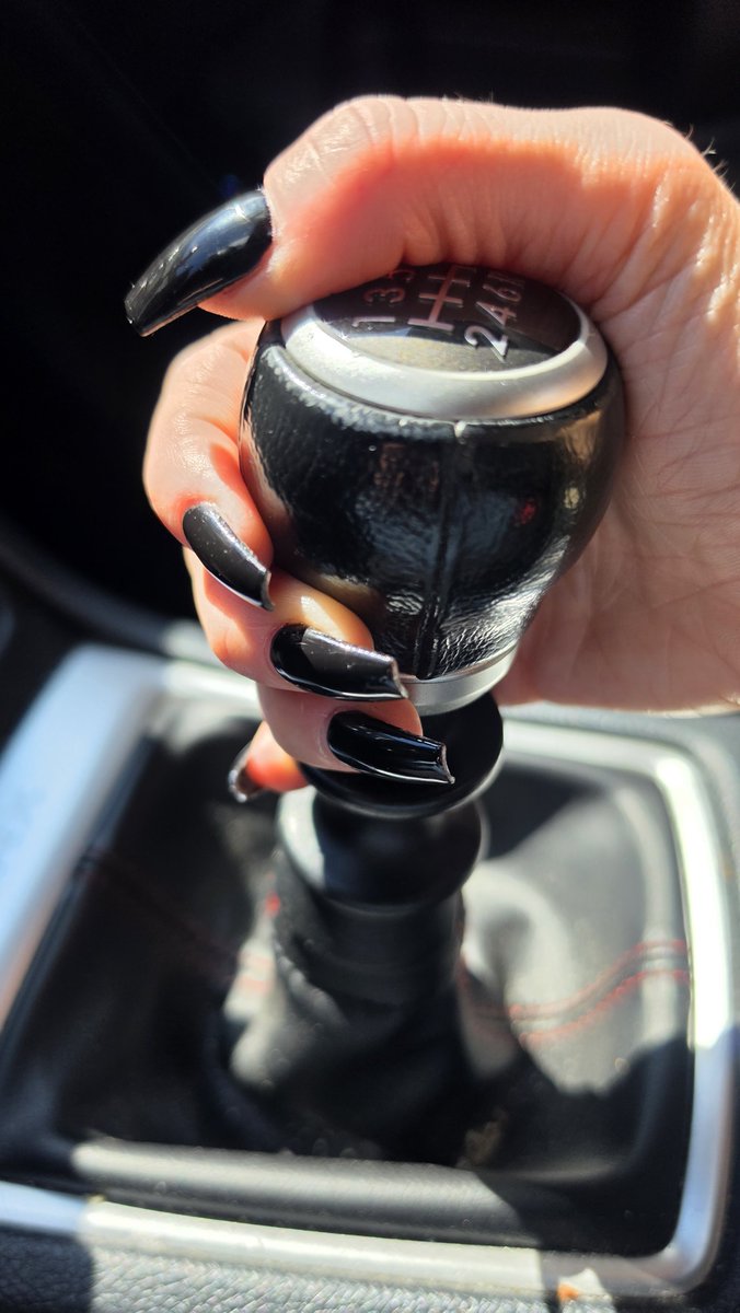ChemUnscripted's tweet photo. Hot girls drive stick 😉😈 https://t.co/NJ7MdVh2Cn
