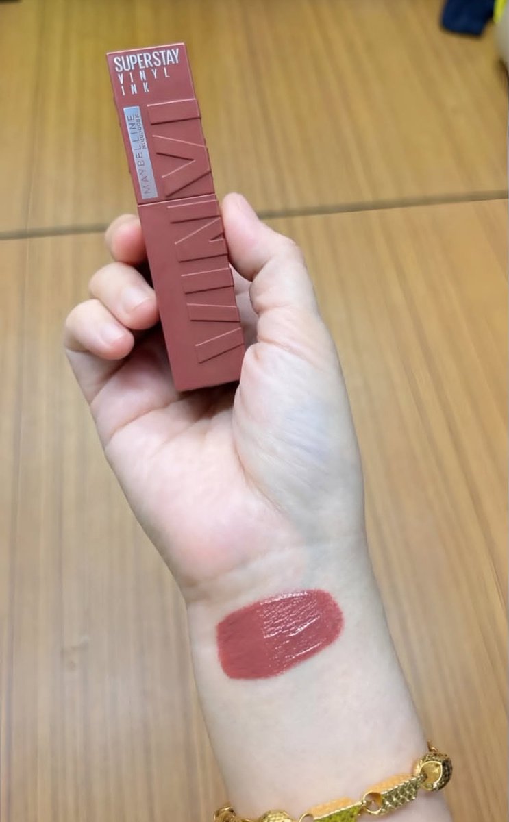 liecenses's tweet photo. HALLO MBAK MUA, TOLONG JELASIN... kenapa pas udah nempel di bibir finishnya malah keliatan mirip DIOR???... huhu bagus banget😭😭💗💗 https://t.co/kd7wiBqYwm