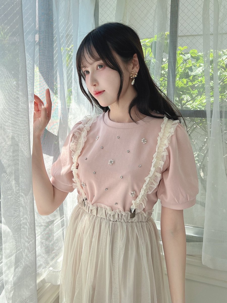 Fint_Outlet's tweet photo. ＼ キラキラ輝く主役トップス💞／

【50%OFF】パール&amp;ビジューフラワーカットトップス

キラキラのビジューとパールが目を惹く、ガーリーなカットトップス♡
お花のように組み合わせたパールとビジューモチーフがポイント✨

▽商品はこちら
https://t.co/AquIMtq3HQ https://t.co/SPVmQ7QHPQ
