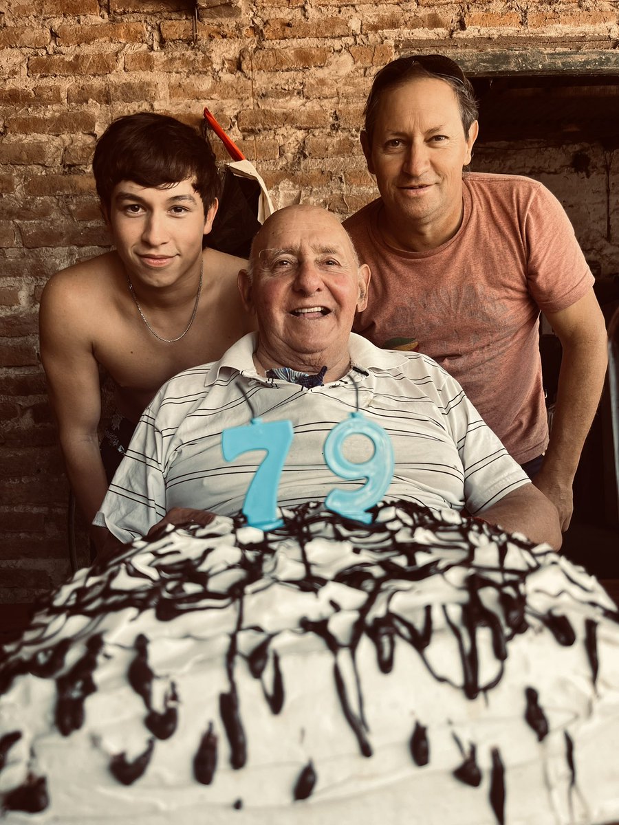 Octa_alb's tweet photo. Despedirte fue una de las cosas mas dolorosas que me paso en la vida, te voy a agradecer hoy y siempre todo, descansa en paz abuelo, te amo 🤍 https://t.co/vVqBbOBFdg