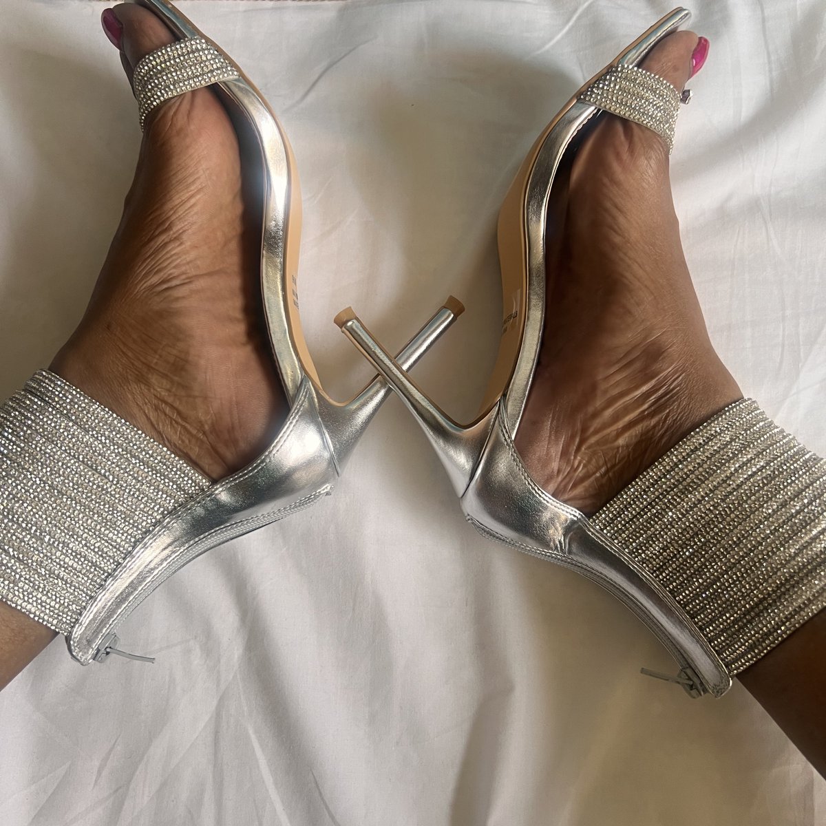 CoastalEscapeX's tweet photo. Not Every Escape Requires Bare Feet. 👠✨

Silver heels, pink toes &amp; a little sparkle. 🩶

#CoastalEscape #SilverHeels #CoastalGlam https://t.co/Jh9YbOFSpY