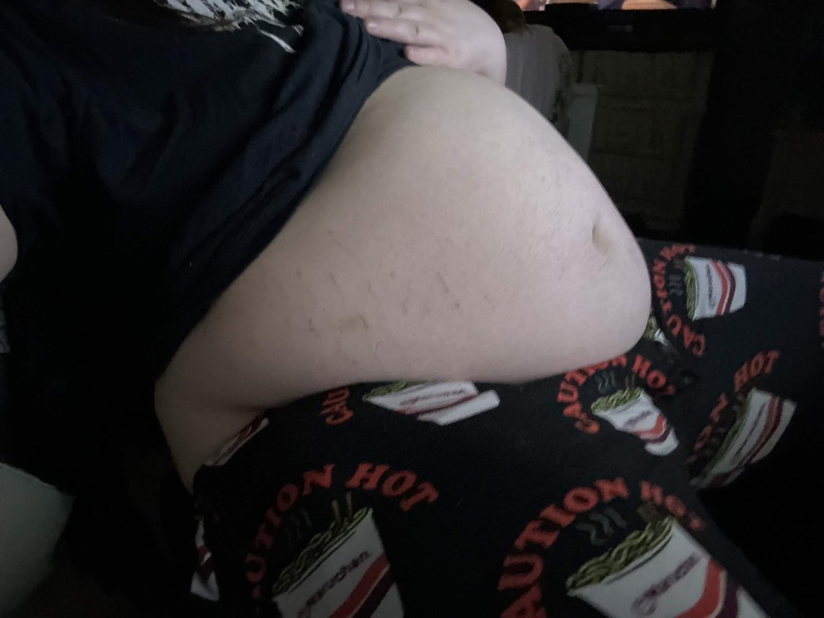 feedefullofhell's tweet photo. Hi girls. I need money to replace my bongs bowl, all I need is 11 bucks PLEASE DONATEEEE https://t.co/MxMQfYAjxy https://t.co/p5WCA5IYKn