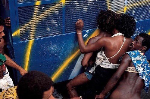 aseelswaid9's tweet photo. “Já é carnaval na cidade”. Salvador, 1977-1999, do livro Laróyè, Mario Cravo Neto. https://t.co/n2re4KJKCS