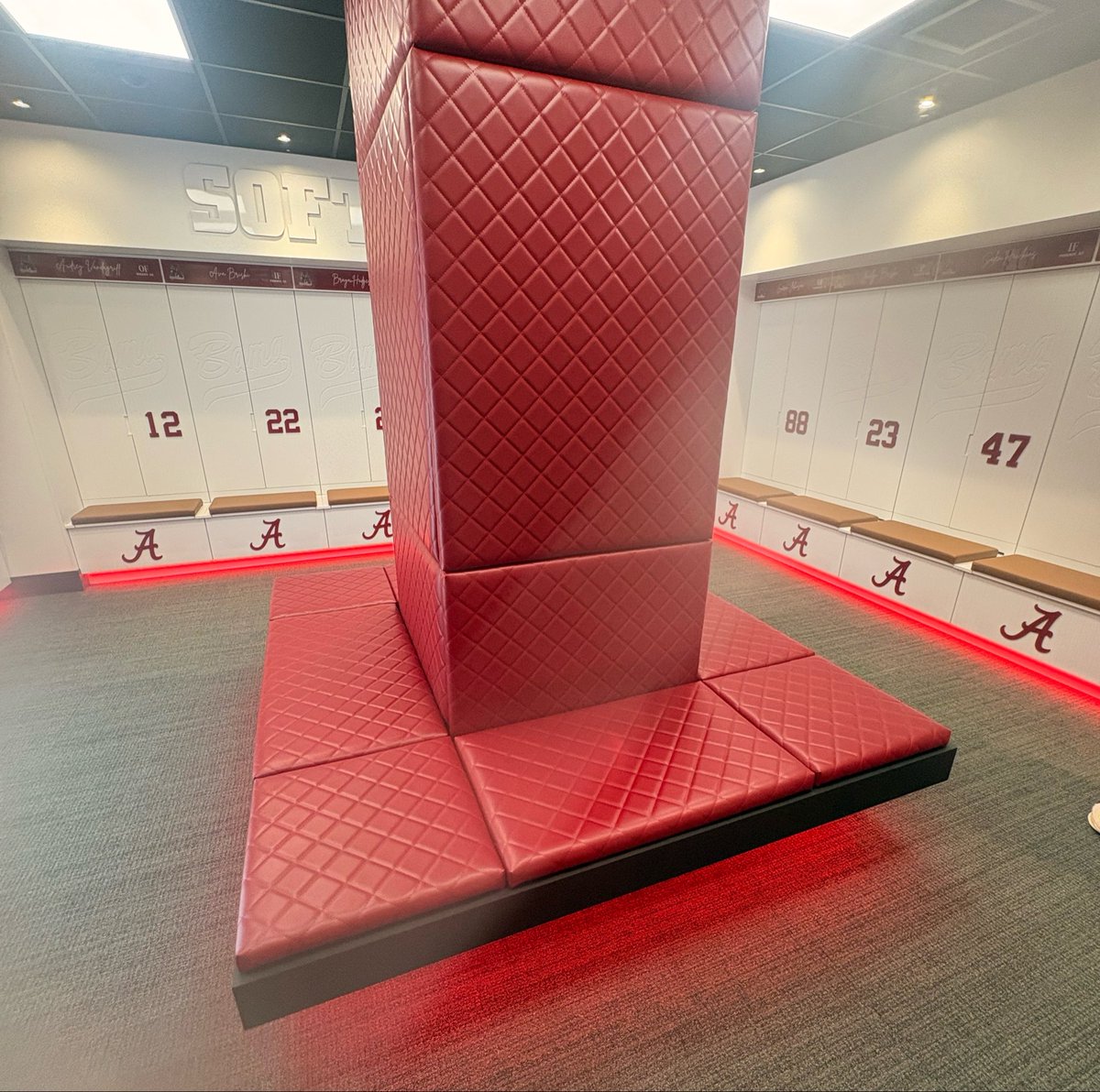 UACoachMurphy's tweet photo. A new locker room for #BAMASB. 

Thanks to everyone who donated to the project — every penny was fundraised. We are so grateful for our friends, softball families and alums! https://t.co/cKy5Az4uPb